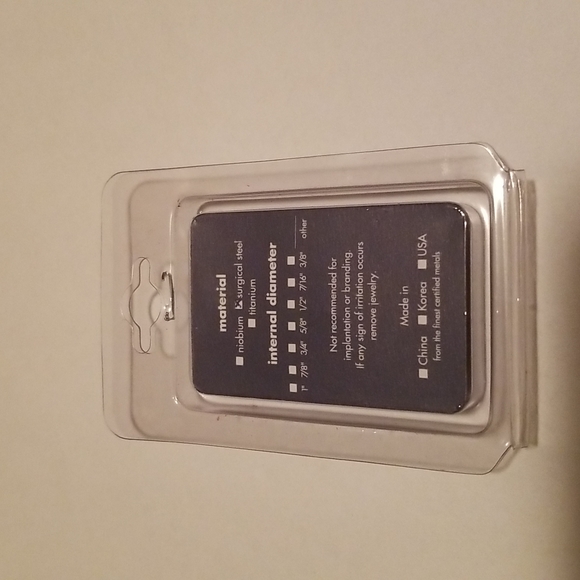 Claire's jewelled heart with wings bellybutton ring 14G, surgical steel, NWT - Picture 2 of 2